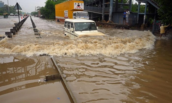 Uttar Pradesh Chief Minister Reviews Situation After Heavy Rains, Urges Officials to Remain Alert About Possible River Swelling